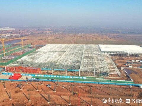 The main body of the welding workshop of Chery Automobile Qingdao Base Project (Phase I) is capped, and the equipment will enter the site in April
