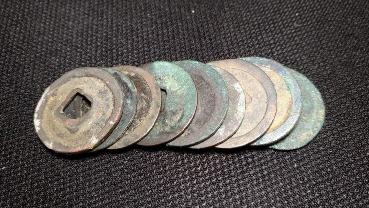 The Historical Background of Minting Coins in Ten Countries in the Period of Five Dynasties and Ten Kingdoms