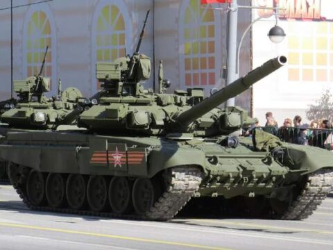 The Russian T-90 main battle tank uses a cast turret with strong protection performance!