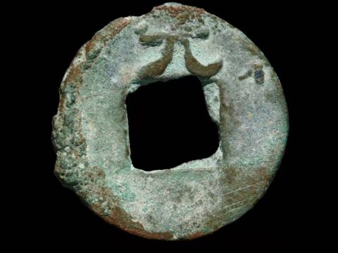 Why did the “Yuan” and “Zhong” coins cast by the Anxi garrison use only one character?
