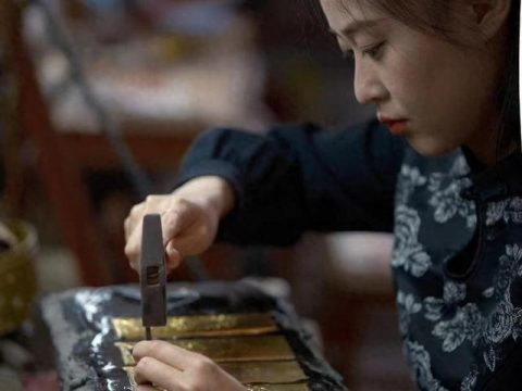 The “Swordsman” dream of “post-95” girls: Zhejiang girl Zou Qi inherits the family business and forges the Longquan sword