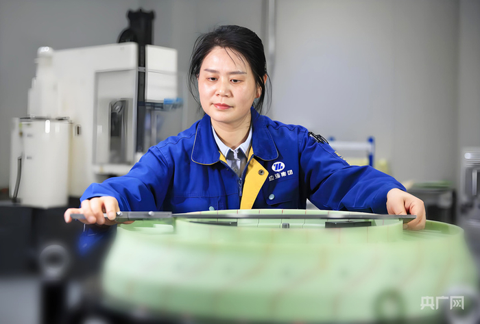 “National March 8th Red Flag Bearer” Wang Xingfang: Serving the country with rose ingenuity